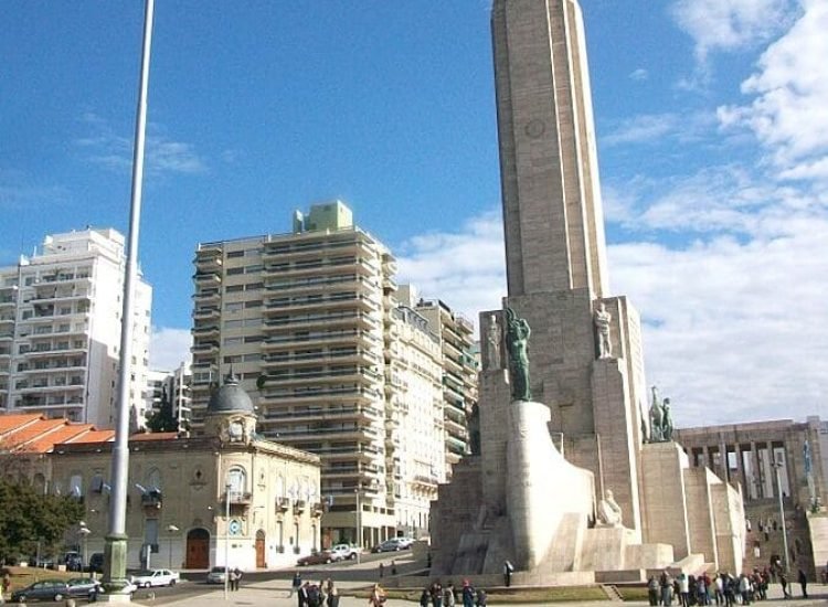 Monumento a la bandera - AméthysteK [pseudo Wikipédia] | CC BY-SA 3.0