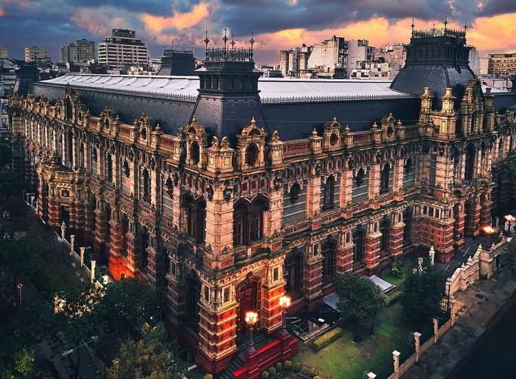 Palacio de aguas corrientes - Deensel [pseudo Wikipédia] | Creatives Commons BY 2.0 Deed