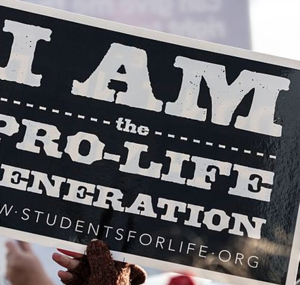 Pancarte "Pro-Life" lors d'une manifestation contre l'avortement, 2017, USA - James McNellis | Creative Commons BY-SA 2.0