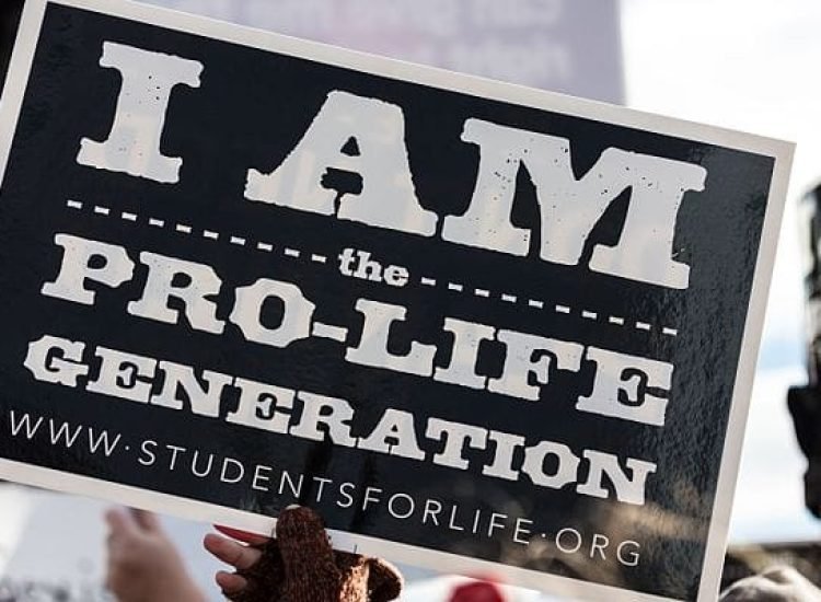 Pancarte "Pro-Life" lors d'une manifestation contre l'avortement, 2017, USA - James McNellis | Creative Commons BY-SA 2.0