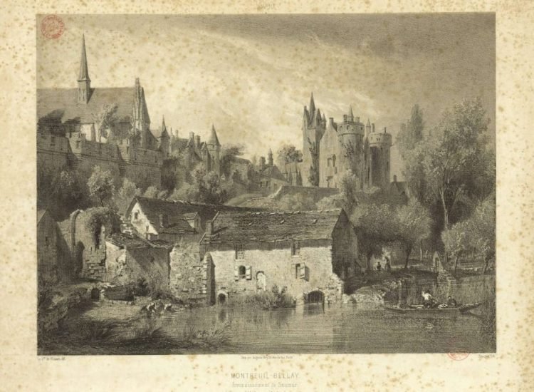 Panorama de l'église et du château de Montreuil-Bellay depuis le pont sur le Thouet - Archive départementale du Maine-et-Loire | Licence Ouverte Version 2.0