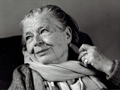 Photographie de Marguerite Yourcenar en 1982 - Bernhard De Grendel | Domaine public