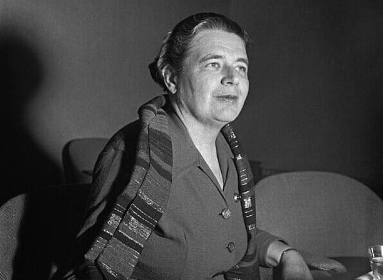 Photographie de Marguerite Yourcenar en Finlande, 1954 | Domaine public