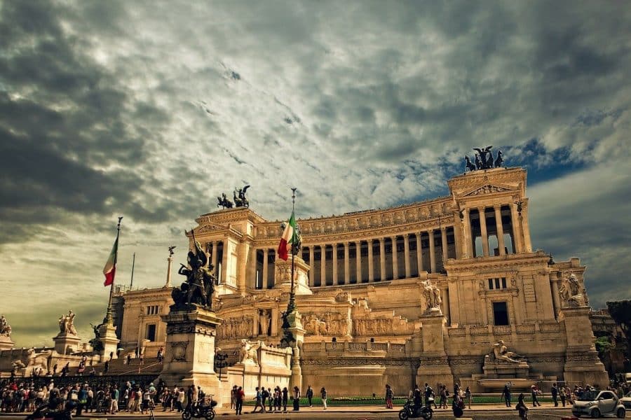 Le nationalisme italien prend ses racines au milieu du XIXe siècle, dans une Italie encore disparate et désunie.