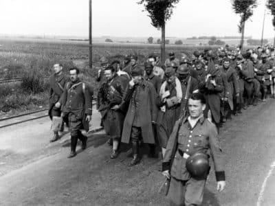 Prisonniers de guerre français, Nord de la France, 1940 - Bundesarchiv, Bild | Creative Commons BY-SA 3.0