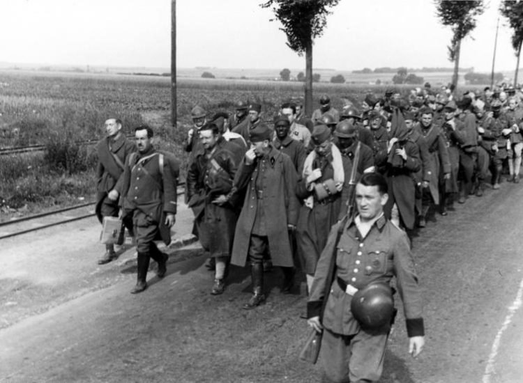 Prisonniers de guerre français, Nord de la France, 1940 - Bundesarchiv, Bild | Creative Commons BY-SA 3.0