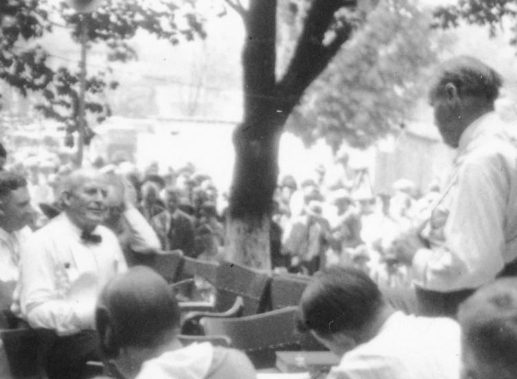 Procès Tenessee c. John T.Scopes Procedures en plein air le 20 juillet 1925 montrant William Jennings Bryan et Clarence Darrow. Watson Davis | Domaine public