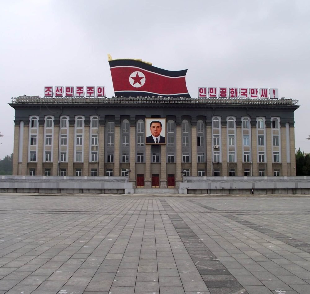 La Corée du Nord, dans les médias occidentaux, en 2019. Quartier général du Comité Central a Pyongyang - Flickr Mark Fahey | Creative Commons BY 2.0