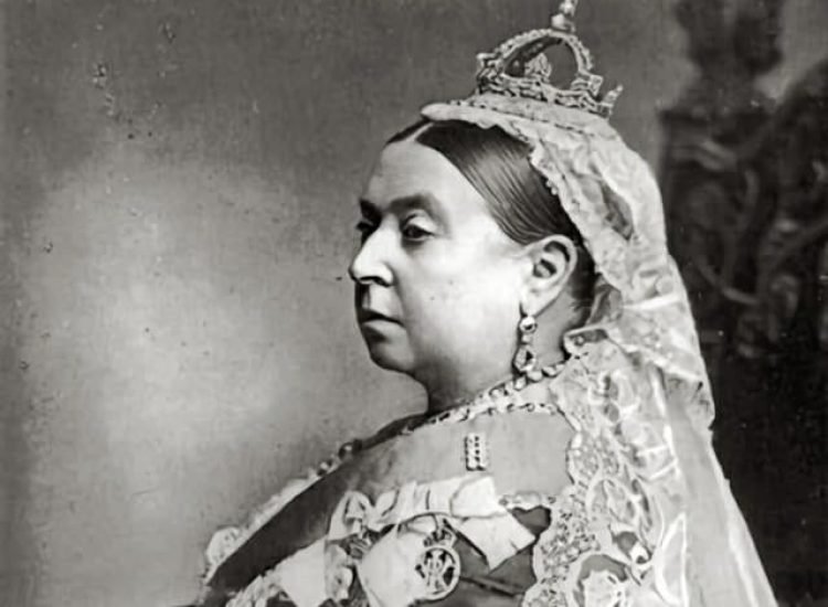 Queen Victoria - Alexander Bassano - 1887 | Domaine public