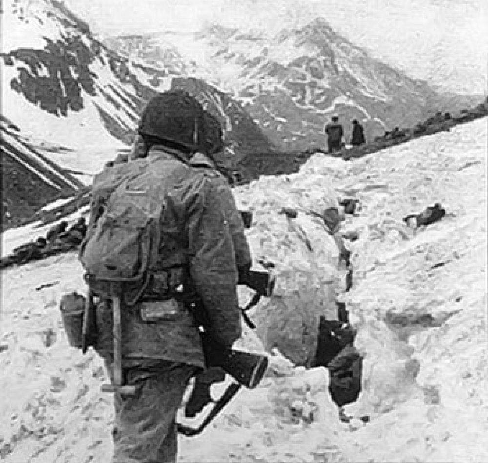 Soldats de l'US Army dans les montagnes de l'île d'Attu - Australian War Memorial | Domaine public