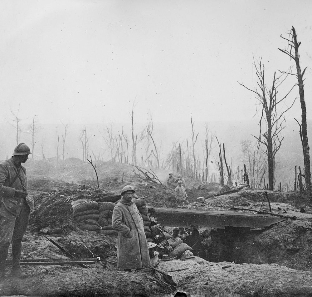 Soldats français dans leur tranchée à Verdun. Bibliothèque du congrès des Etats-Unis. Domaine public.