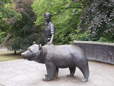 Statue en hommage à Wojtek érigée dans le parc Princes Street Gardens à Édimbourg - Yair Haklai | Creative Commons BY-SA 4.0 DEED