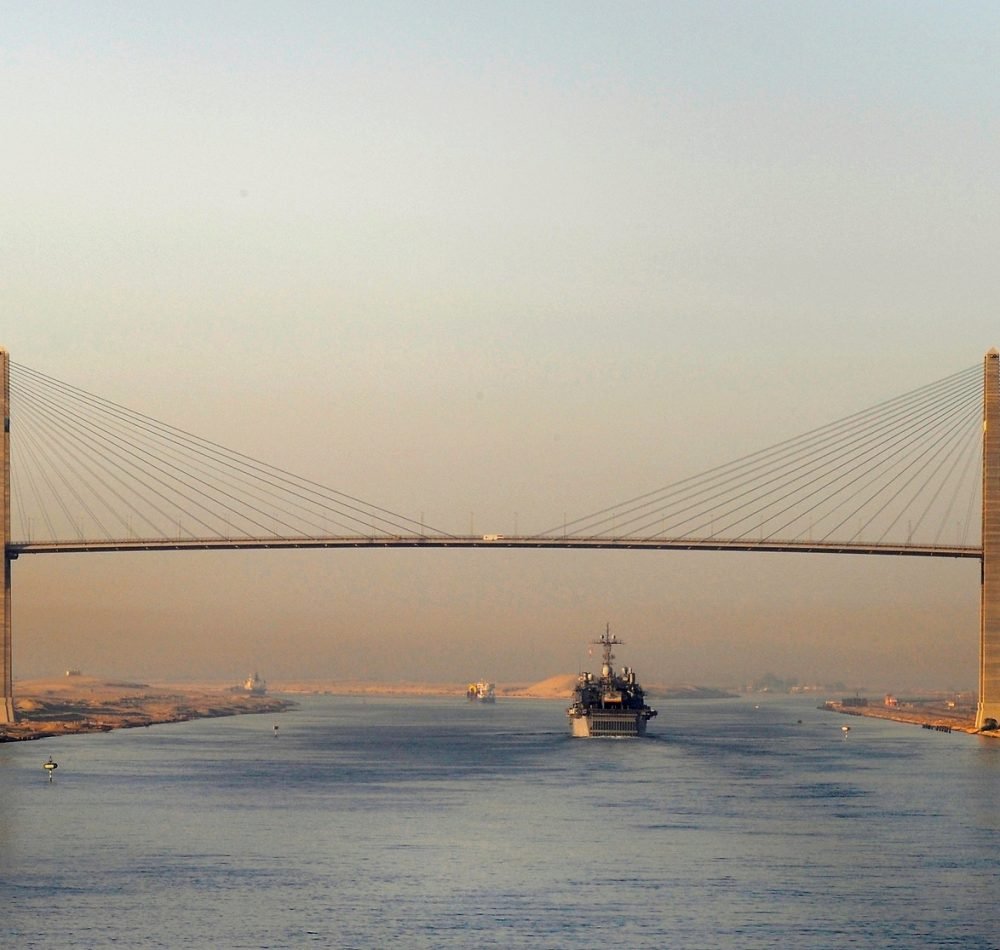 Le pont du canal de Suez au niveau de la ville égyptienne d'El Qantara - Kristopher Wilson, U.S. Navy | Domaine public