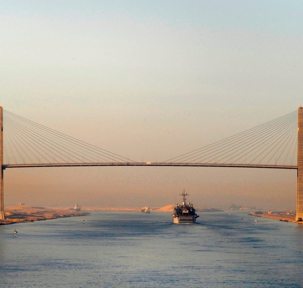 Le pont du canal de Suez au niveau de la ville égyptienne d'El Qantara - Kristopher Wilson, U.S. Navy | Domaine public