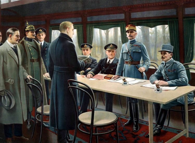 Tableau représentant la signature de l’armistice de 1918 dans le wagon-salon du maréchal Foch. De droite à gauche, le général Weyganda, le maréchal Foch (debout) et les amiraux britanniques Wemyss et Hope (assis), le ministre d’État allemand Erzberger (en manteau sombre, de dos), le capitaine de la Royal Navy Marriott (debout en arrière-plan), le Generalmajor Winterfeldt de la Deutsches Heer (avec le casque à pointe), le comte Oberndorff des Affaires étrangères (en manteau clair un chapeau à la main) et le Kapitän zur See Vanselow de la Kaiserliche Marine (tête nue en arrière-plan) - Maurice Pillard Verneuil | Domaine public
