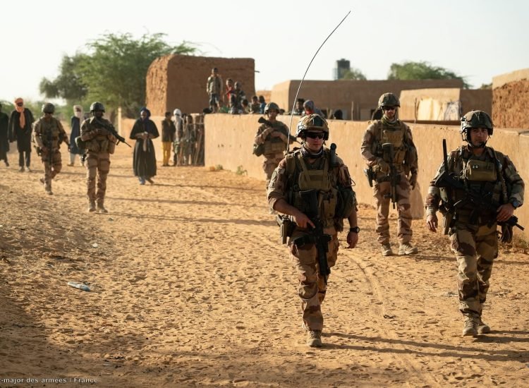 Opération Takuba, patrouille avec le Régiment de Marche du Tchad (RMT) - Ministère des Armées | Licence etalab-2.0