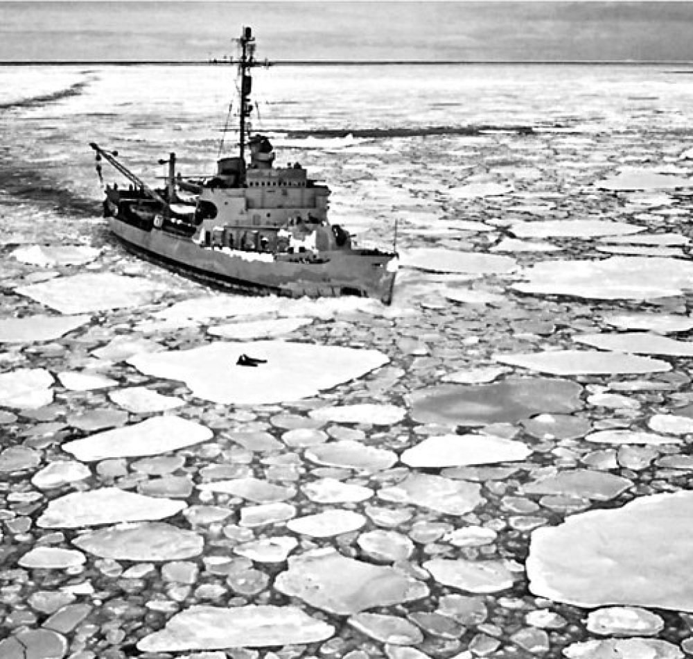 USS Burton Island durant l'operation Highjump - US Navy | Domaine public