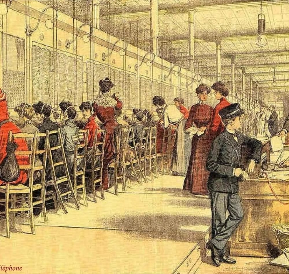 Un bureau téléphonique parisien au XIXe siècle, nouveau secteur pris en charge par la poste - BnF | Domaine public