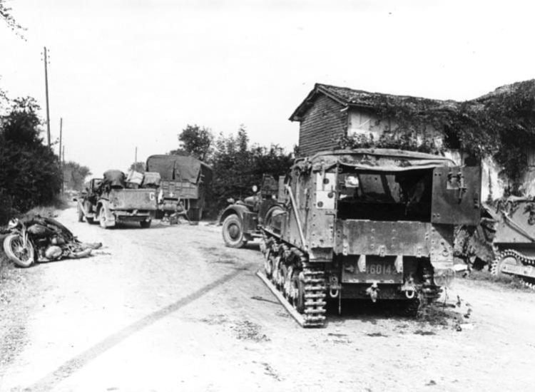 Une VBCP 38L du 17e BCP abandonnée en 1940 - Böhmer (Bundesarchiv, Bild 101I-055-1568-25) | Creative Commons BY-SA 3.0
