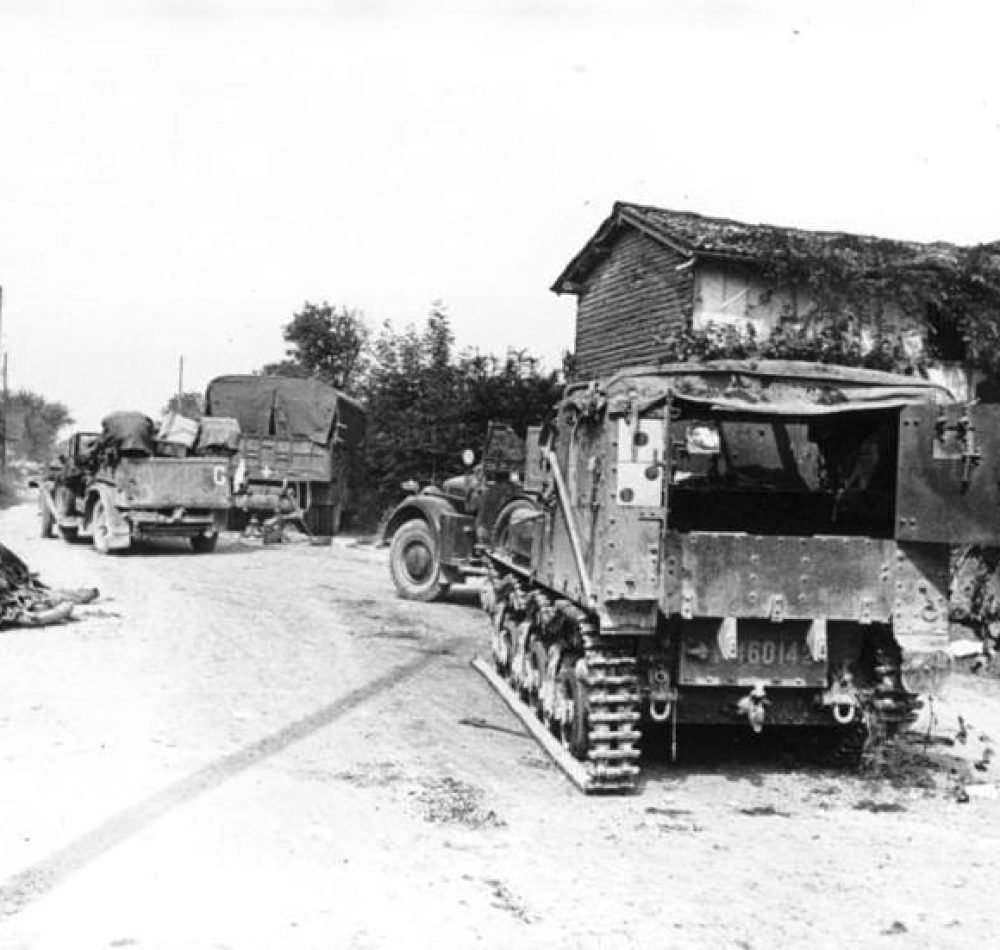 Une VBCP 38L du 17e BCP abandonnée en 1940 - Böhmer (Bundesarchiv, Bild 101I-055-1568-25) | Creative Commons BY-SA 3.0