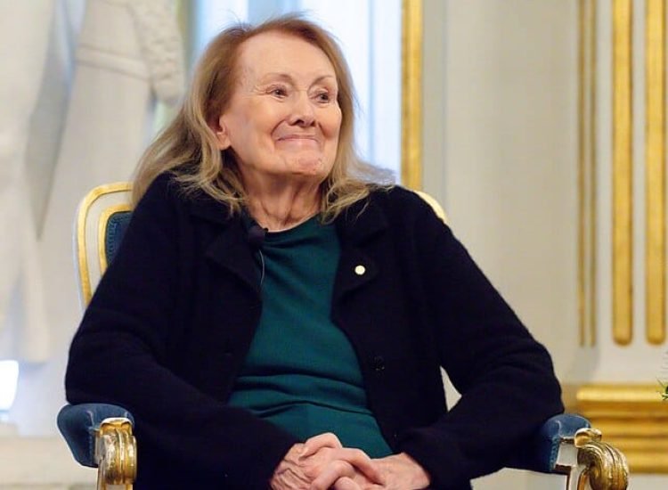 Photographie de Annie Ernaux en 2022 à l’occasion du prix Nobel – Frankie Fouganthin | Domaine public