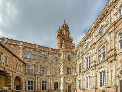 Photographie de l'Hôtel d'Assézat à Toulouse, où siège l'Académie - Didier Descouens | Domaine Public.