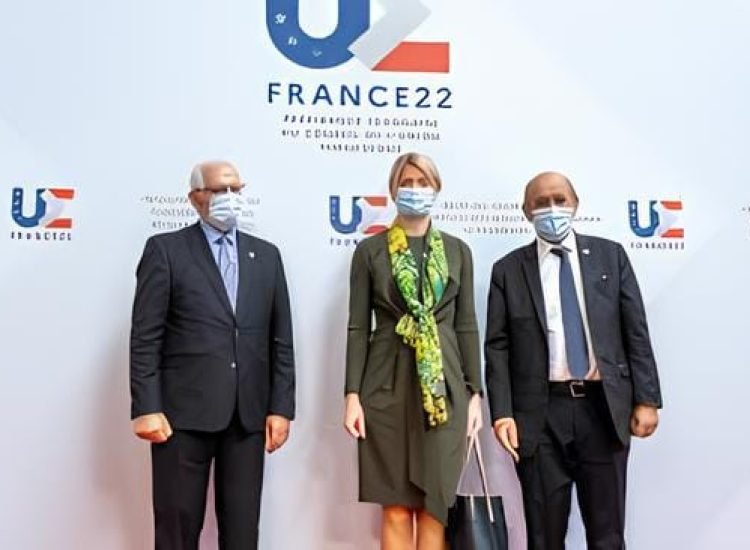 Jean-Yves Le Drian, ministre de l'Europe et des Affaires étrangères, Josep Borrell Fontelles, Haut-représentant de l'Union européenne pour les Affaires Etrangères et la politique de sécurité et Eva-Maria Limets, ministre des Affaires Etrangères d'Estonie. A l'occasion de la présidence française du Conseil de l'Union Européenne - JonathanSARAGO/MEAE | Domaine public