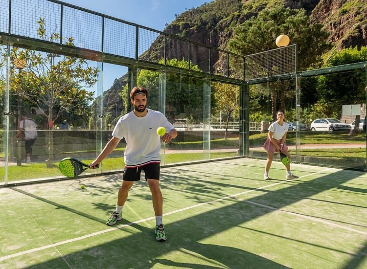 Joueurs de padel au Centro Desportivo da Madeira - Ugccp [Pseudo Wikipédia] | Creative Commons BY-SA 4.0
