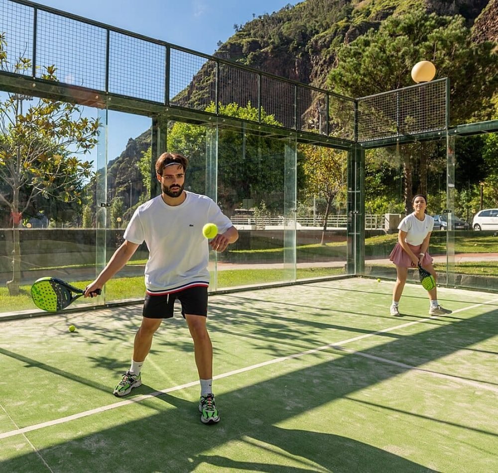 Joueurs de padel au Centro Desportivo da Madeira - Ugccp [Pseudo Wikipédia] | Creative Commons BY-SA 4.0