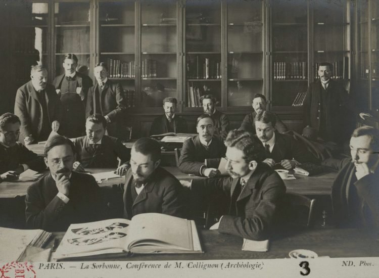 Carte postale représentant la Sorbonne.