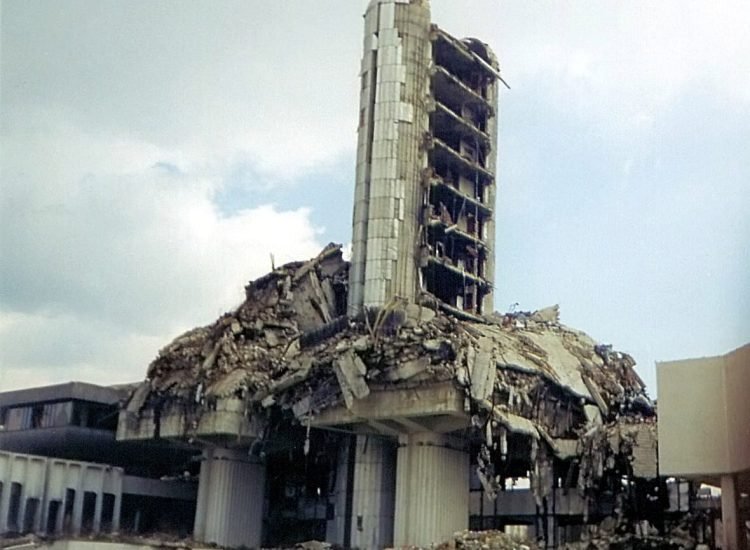 Le bâtiment Oslobođenje détruit en 1992 - Hedwig Klawuttke | Creative Commons BY-SA 3.0