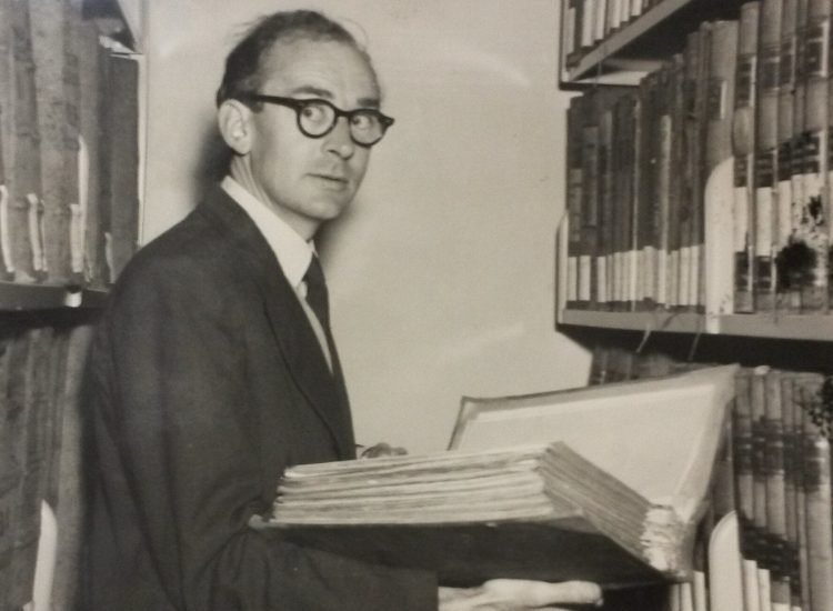 Michael Standish, responsable des Archives nationales de Nouvelle-Zélande de 1948 à 1961, en 1961 - Archives de Nouvelle-Zélande | Domaine public