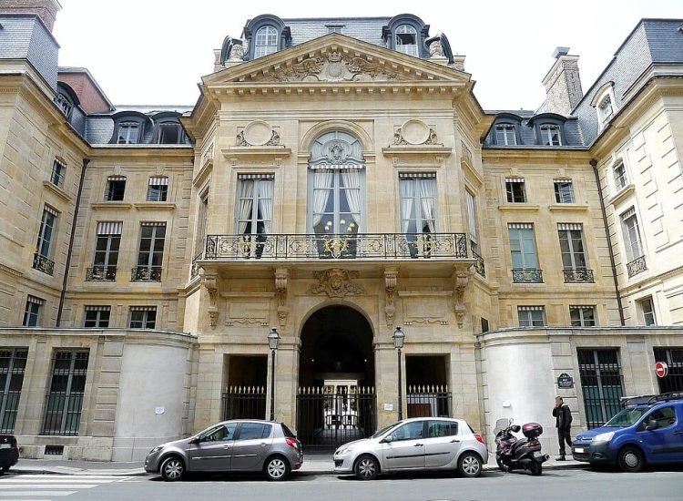 Bâtiment du ministère de la culture, situé rue de Valois à Paris - Mbzt | Domaine public