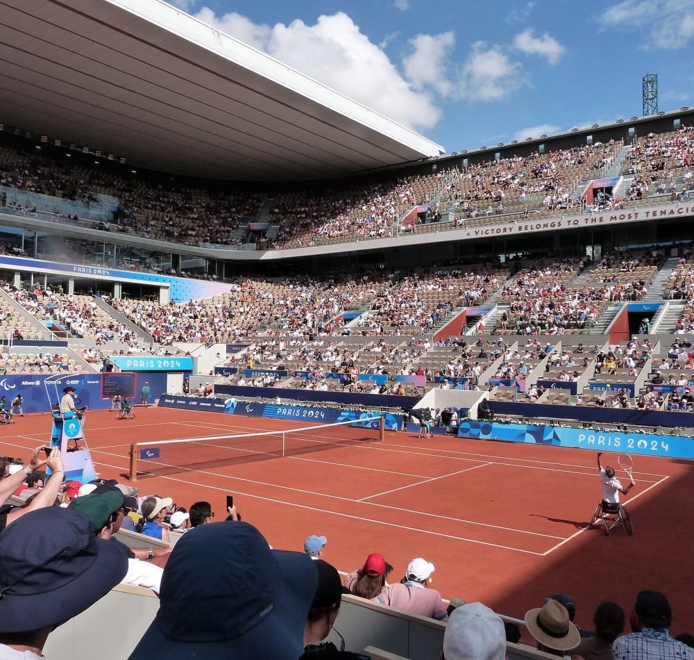 Tennis fauteuil au stade de Roland-Garros demi-finale doubles Schroder Vink (Pays-Bas) vs Ramphadi Sithole (Afrique du Sud) - Jeux paralympiques -Daieuxetdailleurs Creative Commons BY-SA 4.0