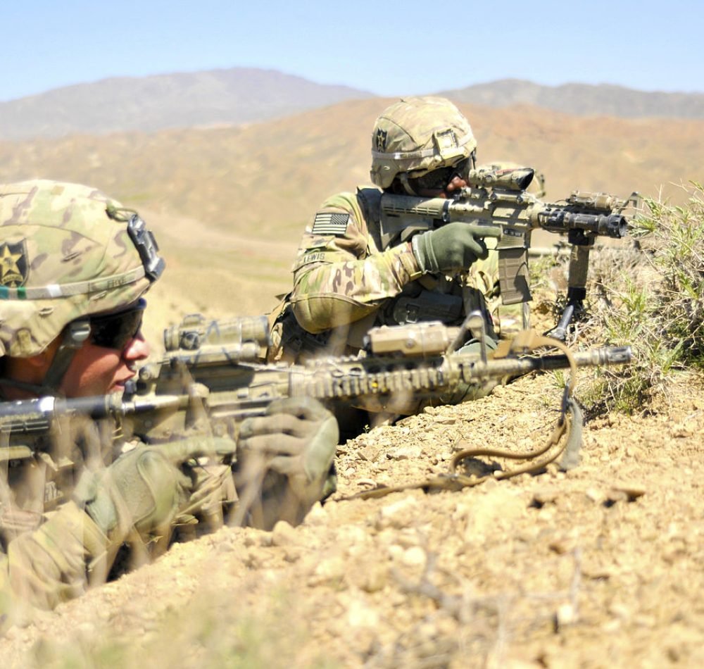Tireurs américains protégeant un convoi de la police aux frontières afghane, en 2013 - Staff Sgt. Shane Hamann | Domaine public
