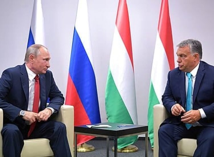Entrevue entre le président russe Vladimir Poutine ( à gauche) et le président hongrois Viktor Orban (à droite) en 2017 - Kremlin.ru | CC BY SA 4.0